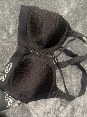 Victoria Sport Black Seamless Padded Sports Bra